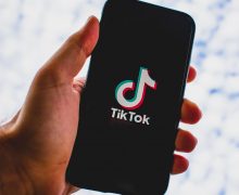 “Lucky girl syndrome”: nova trend do Tik Tok usa método de auto-hipnose